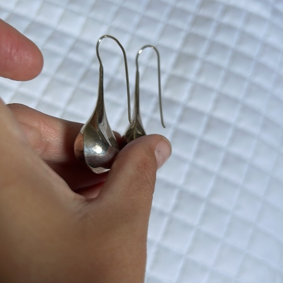 Vintage sterling puff teardrop earrings - Picture 3 of 4